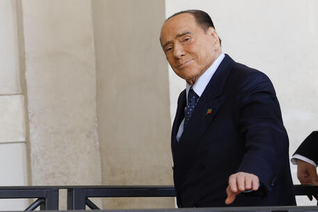 berlusconi in terapia intensiva per problemi cardiovascolari